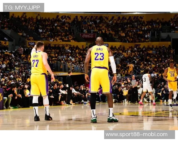 东契奇与里夫斯携手共进展现持球天赋助力湖人未来发展