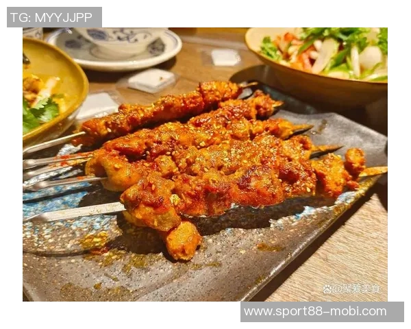 媒体人分享与亚当斯赛后夜宵合影羊肉串烧烤尽享美味时光 媒体人分享与亚当斯赛后夜宵合影羊肉串烧烤尽享美味时光