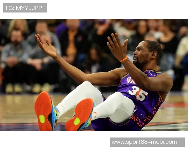 火力全开杜兰特首节独揽13分半场贡献15分4篮板2助攻表现抢眼 火力全开杜兰特首节独揽13分半场贡献15分4篮板2助攻表现抢眼